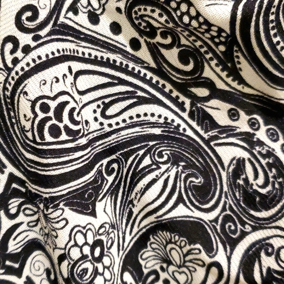 Paisley tunic, scarf and floral clip - Picture 5 of 9